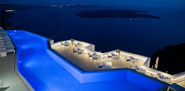 Αποτέλεσμα εικόνας για Grace Santorini: Η αγαπημένη πισίνα του διεθνούς Τύπου βρίσκεται στην Ελλάδα