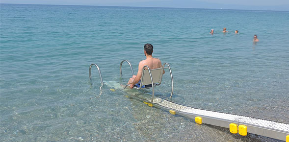 Αποτέλεσμα εικόνας για Εγκατάσταση μηχανισμού Seatrac για πρόσβαση ΑΜΕΑ στη θάλασσα στο ξενοδοχείο Filoxenia